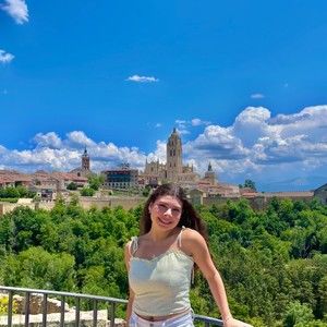 Meet your Posher, Ana